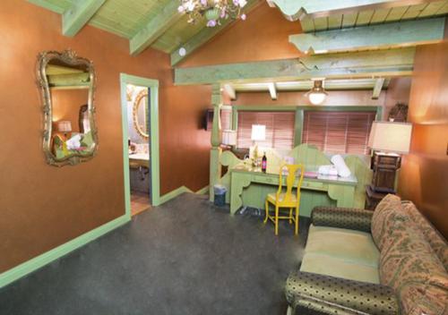 117826743 Madonna Inn