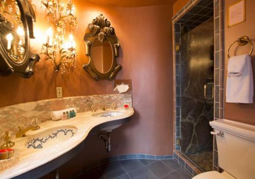 117826839 Madonna Inn