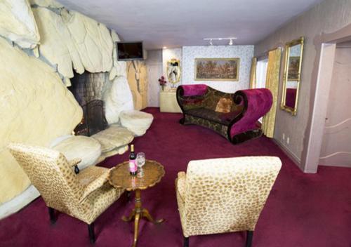 117827449 Madonna Inn
