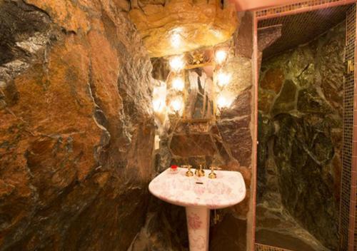 117827783 Madonna Inn