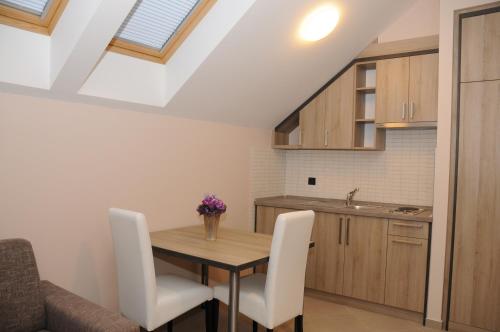 廚房, 卡利普索酒店 (Hotel Calypso) in 布拉托