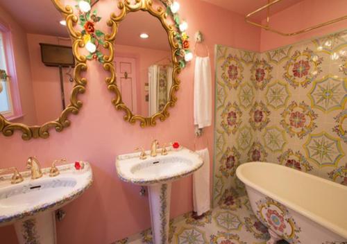 117829058 Madonna Inn