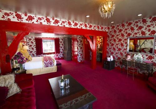 117829398 Madonna Inn