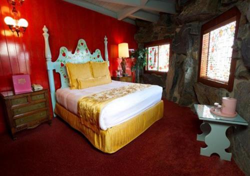 117829997 Madonna Inn