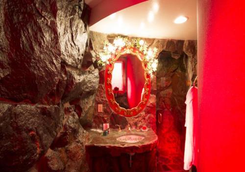 117830811 Madonna Inn