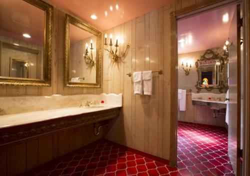 117831552 Madonna Inn