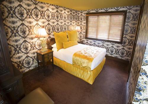 117831846 Madonna Inn