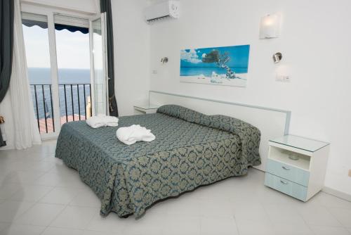 2 twin beds