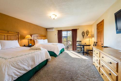 The Inn at Steamboat Ideally located in the prime touristic area of Steamboat Springs, The Inn at Steamboat promises a relaxing and wonderful visit. Featuring a complete list of amenities, guests will find their stay at t
