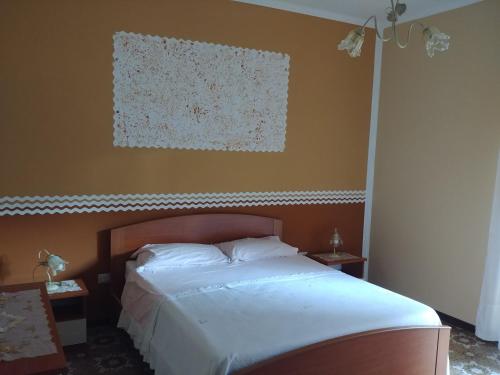1 queen bed, 1 twin bed