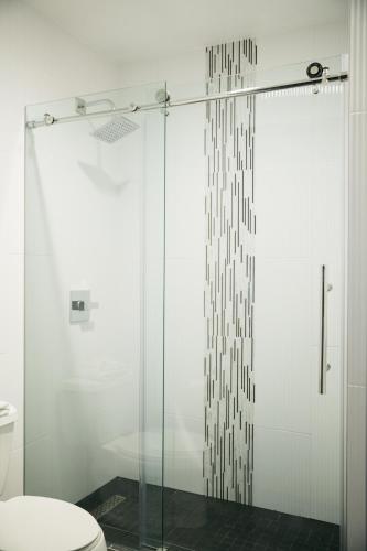 BLVD Hotel & Suites - Walking Distance to Hollywood Walk of Fame - image 5