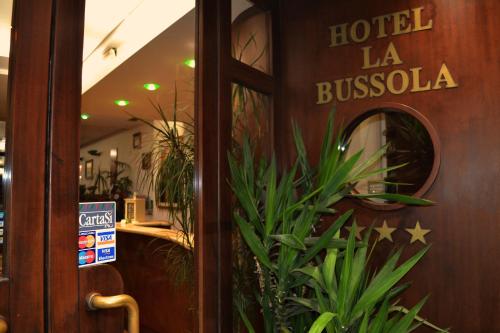 Hotel La Bussola - 출입구