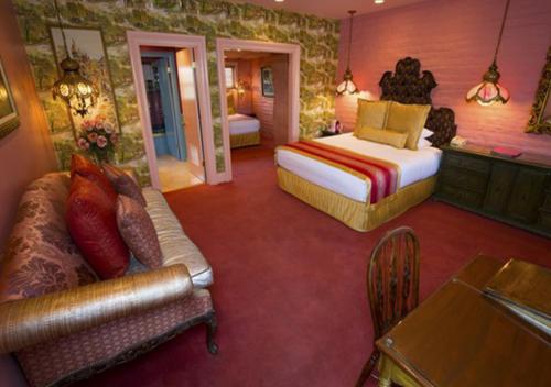 117846323 Madonna Inn