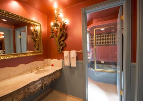 117846391 Madonna Inn