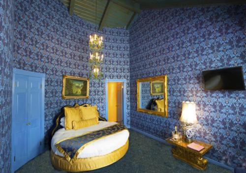 117846565 Madonna Inn