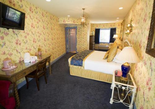 117846605 Madonna Inn