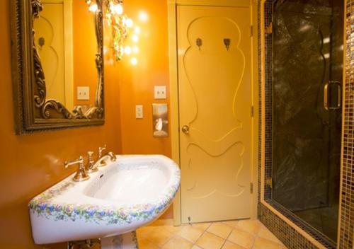 117846645 Madonna Inn