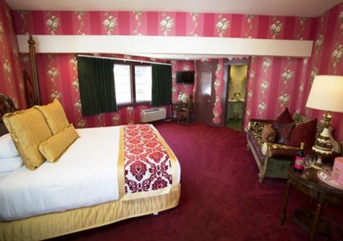 117846895 Madonna Inn