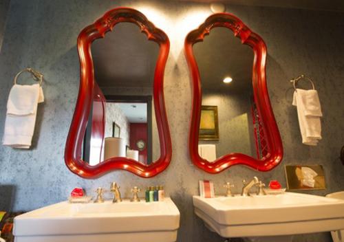 117847256 Madonna Inn