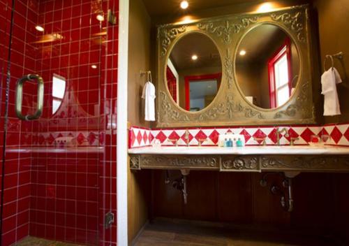 117847408 Madonna Inn