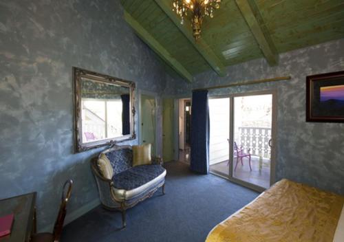 117847499 Madonna Inn
