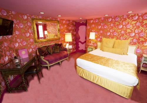 117848535 Madonna Inn