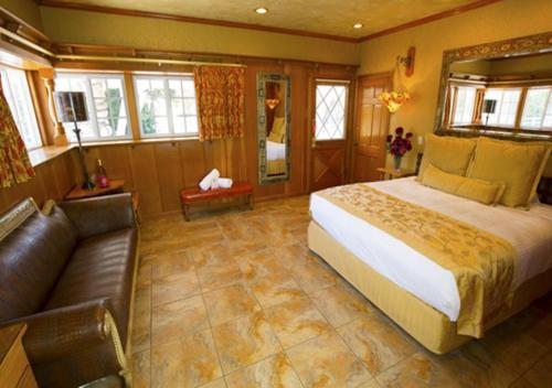 117848655 Madonna Inn