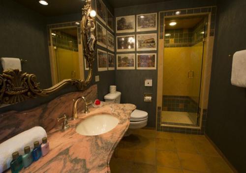 117848773 Madonna Inn