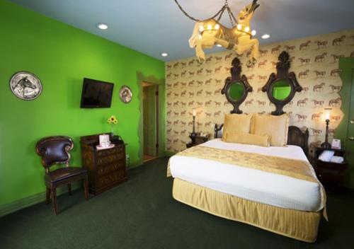 117848968 Madonna Inn