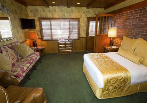 117849305 Madonna Inn