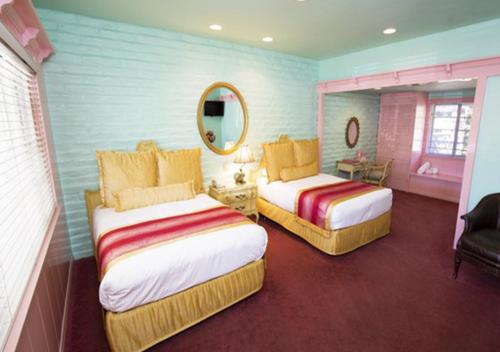 117849642 Madonna Inn