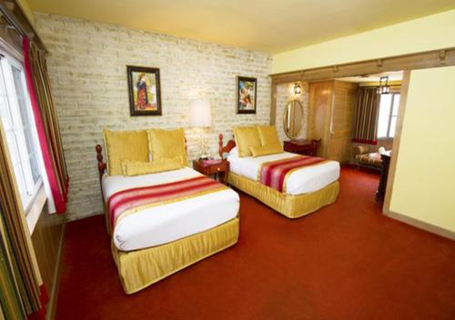 117849742 Madonna Inn
