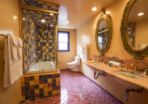 117850225 Madonna Inn