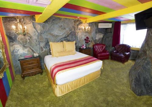 117850272 Madonna Inn
