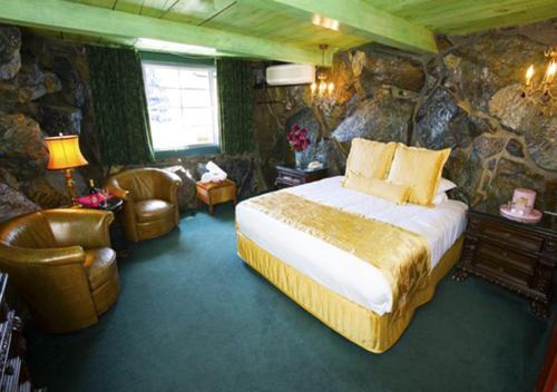 117850455 Madonna Inn