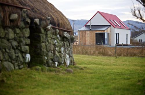 Croft41 - Luxury Accommodation with Hot Tub gîte à louer Portree Hotel