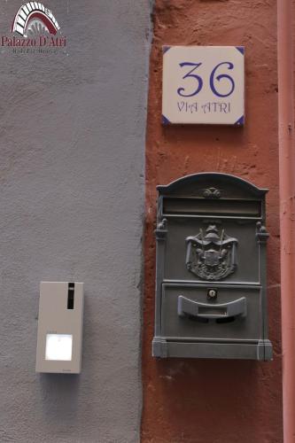 Palazzo D'Atri, Neapel (Foto 9)
