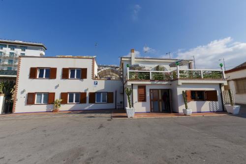 14 Leoni - image 6