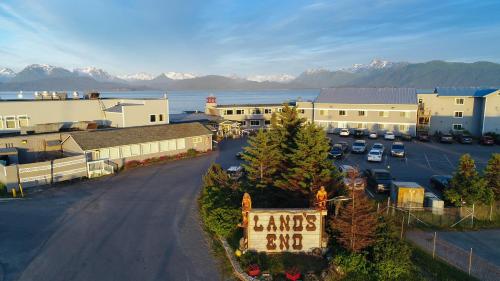 Exterior view, Land's End Resort in Homer (AK)