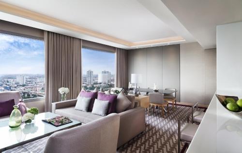 117874840 Avani Plus Riverside Bangkok Hotel
