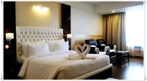 King Room with Mountain View room in Hotel Dhroov By Mystical Views