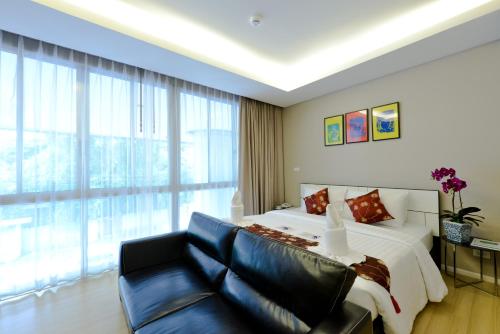 room detail thumbnail 1