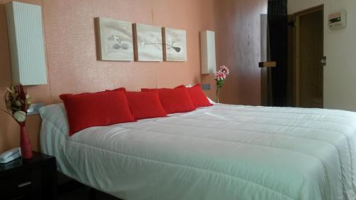 Hotel Emperatriz - image 8