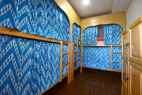 1 bunk bed