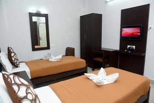 Sun City The 1-star Sun City offers comfort and convenience whether youre on business or holiday in Chennai. Offering a variety of facilities and services, the property provides all you need for a good night