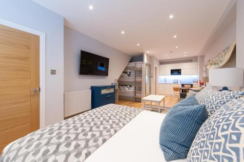 Suites at number Ten 3