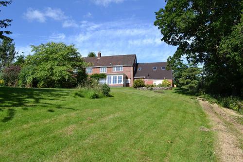 The Oaks - main image