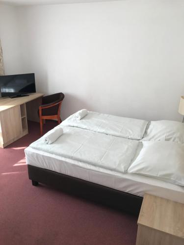 2 twin beds