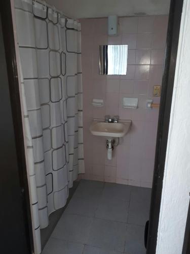 Twin Room with Private Bathroom image 7