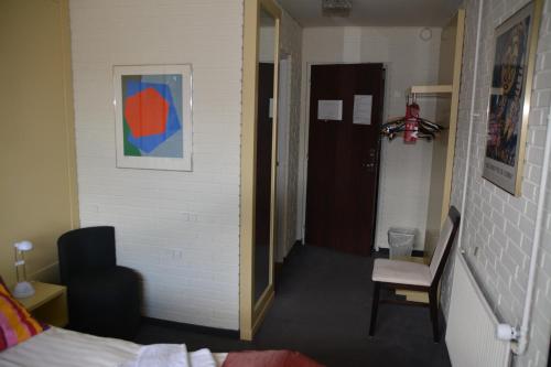 Dolphin Rooms - image 8